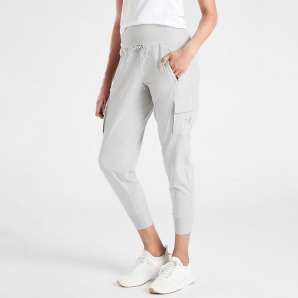 Athleta Sutton Jogger Featherweight
Cargo Pull On Pant Tern Grey 6